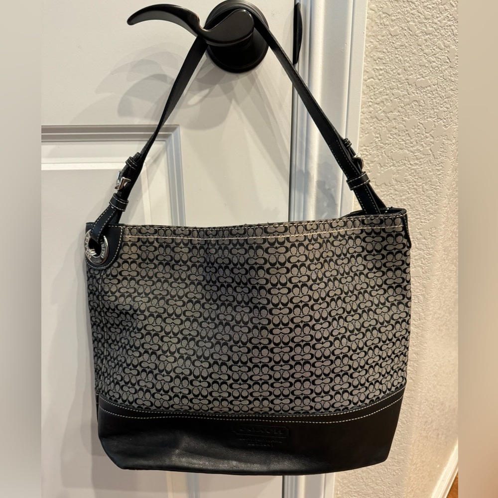 Vintage Coach Handbag in Black Logo‎ pattern